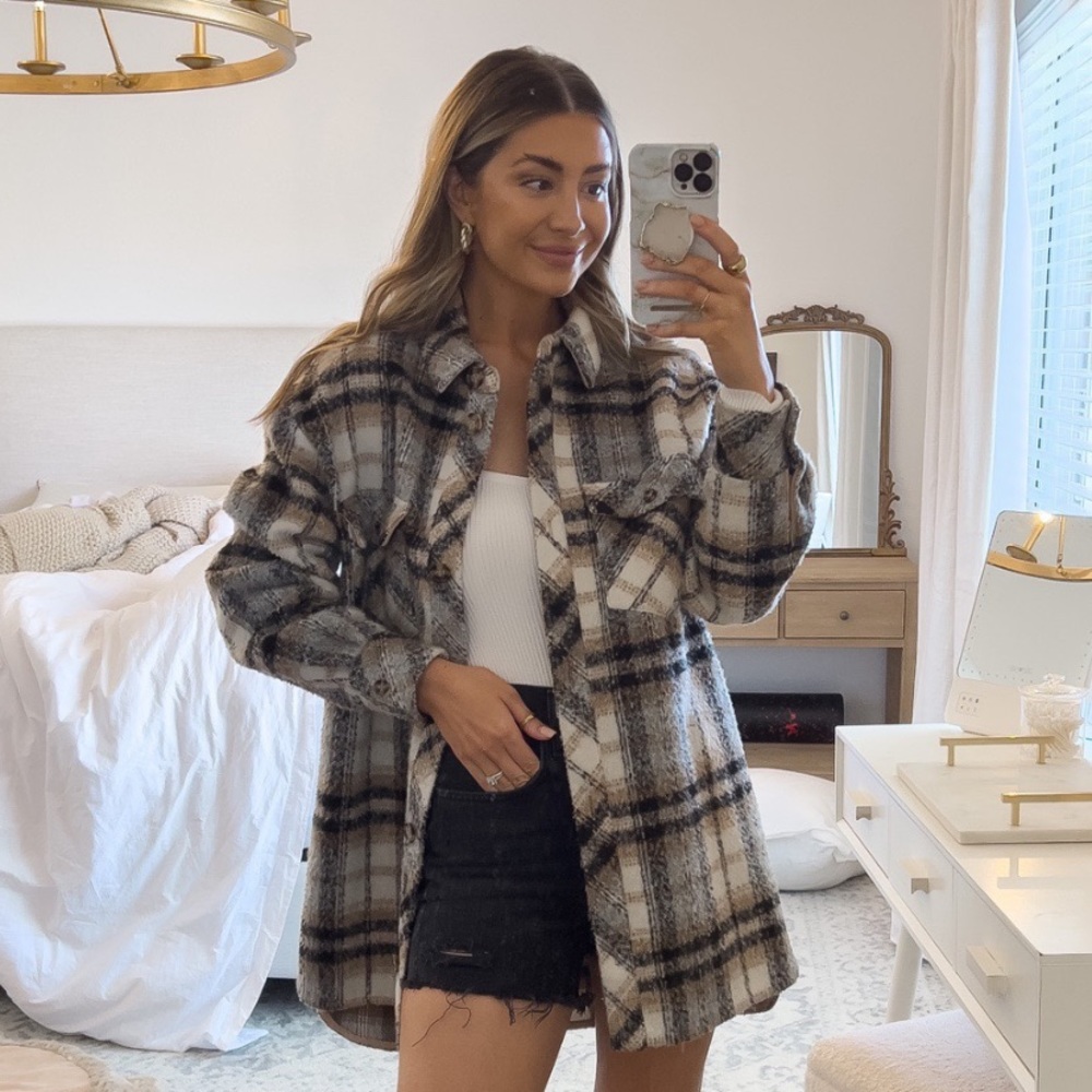 L’Academie shacket from REVOLVE. Super warm! Never worn.
